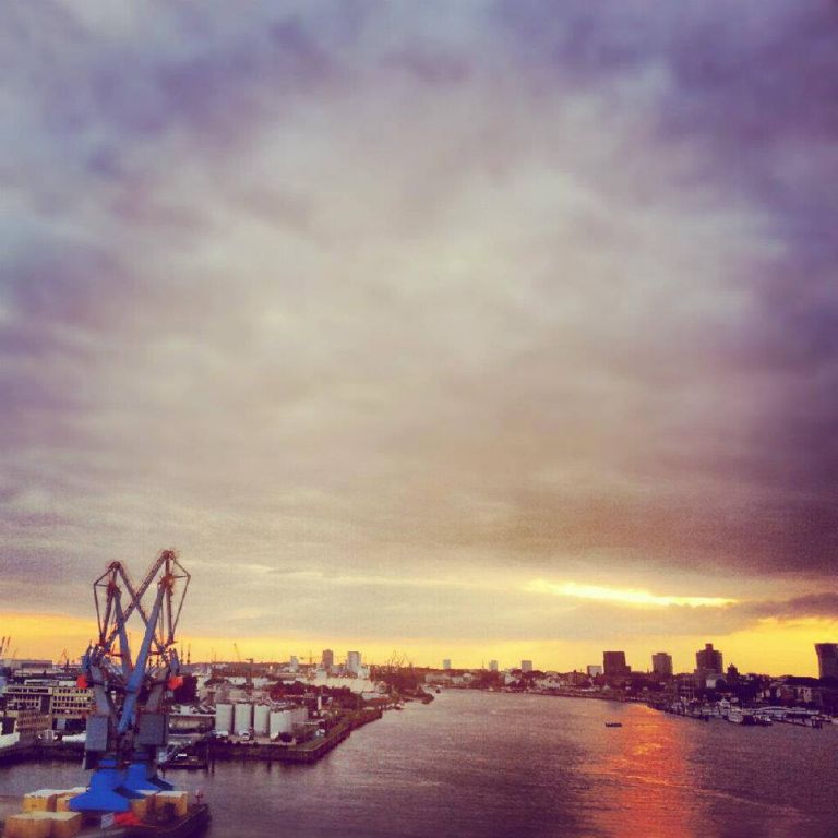 944200_590420817665424_2025145966_n