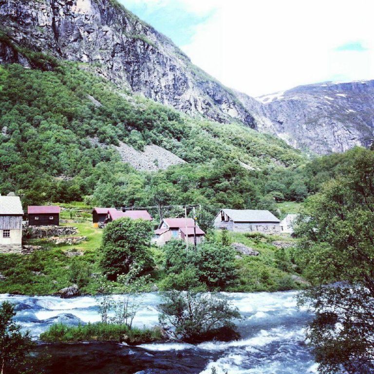 941216_590421757665330_1061979048_n