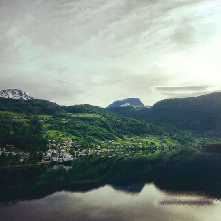 946279_590421704332002_1067059819_n