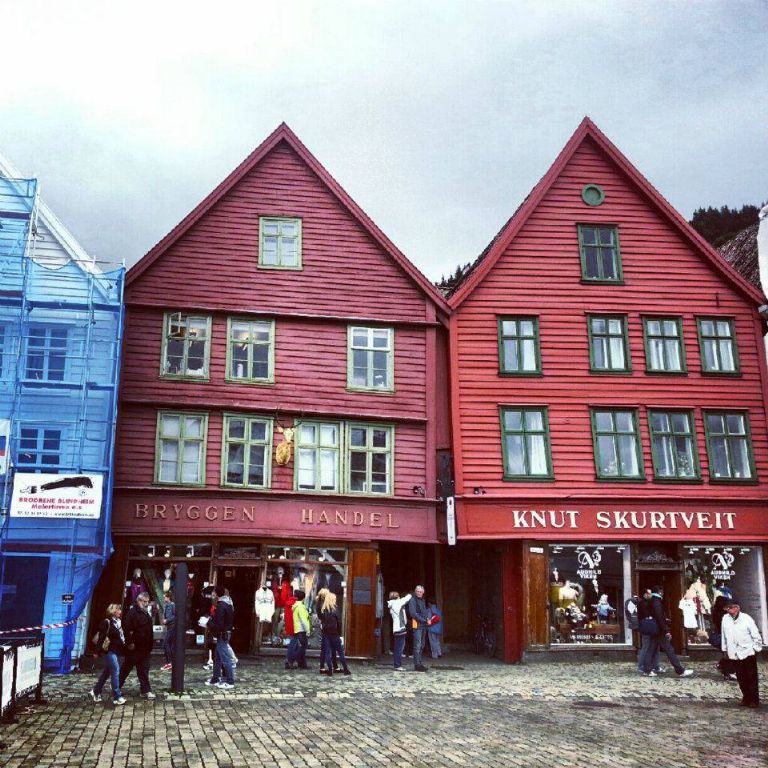 969420_590421110998728_809072067_n