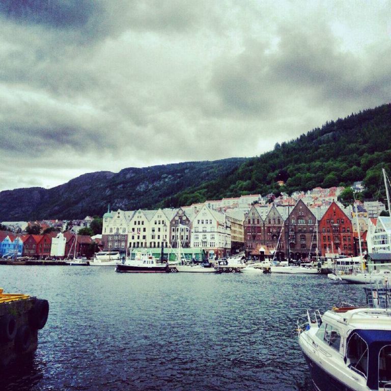 969365_590421780998661_1787054508_n