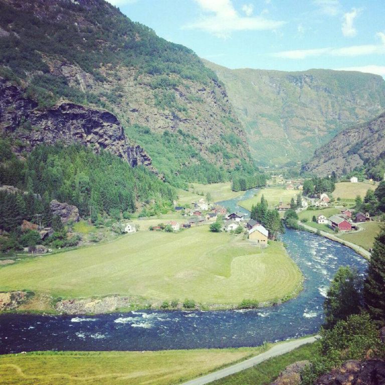 931375_590421480998691_160840122_n