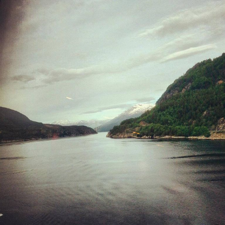 7443_590421690998670_1235424615_n