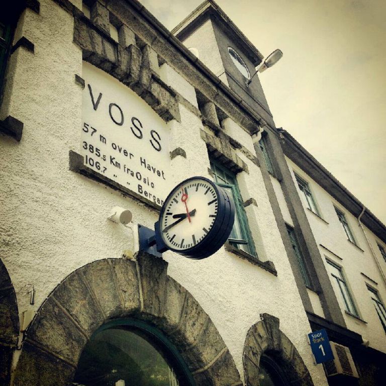 984286_590421424332030_562879486_n