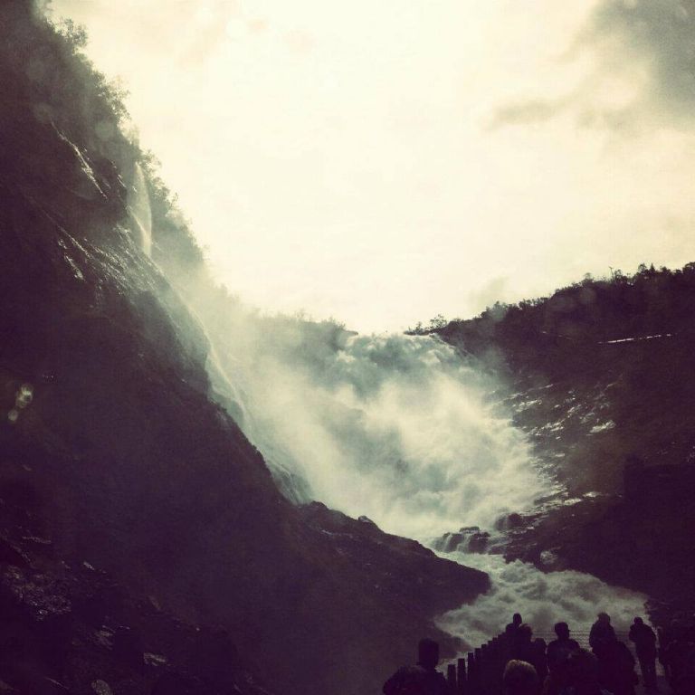 969939_590421884331984_429524150_n