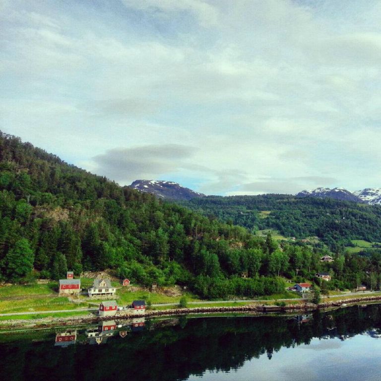 983790_590421087665397_1650871932_n